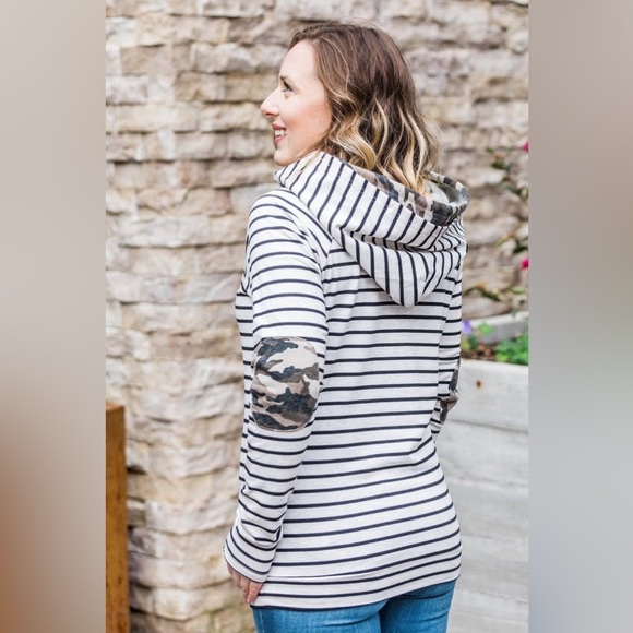 💥 BOGO 💥 NWT Michelle Mae | Double Hood Sweatshirt | Stripes | Camo | Medium - Picture 3 of 6